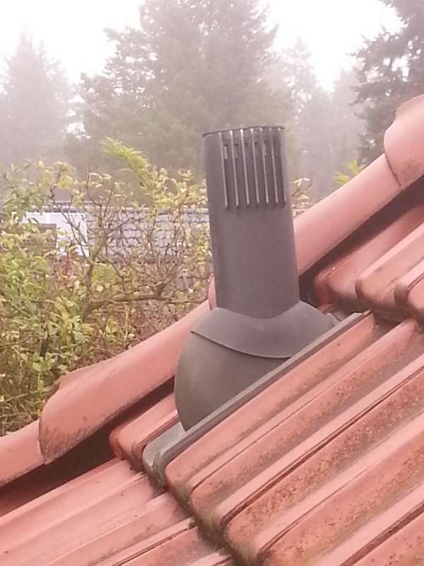 BAU.DE / BAU-Forum: 1. Bild zu Frage "Dachentl&uuml;ftung Deckel finden: Hersteller, Gussrohr & passende Kappe gesucht" im BAU-Forum "Dach"