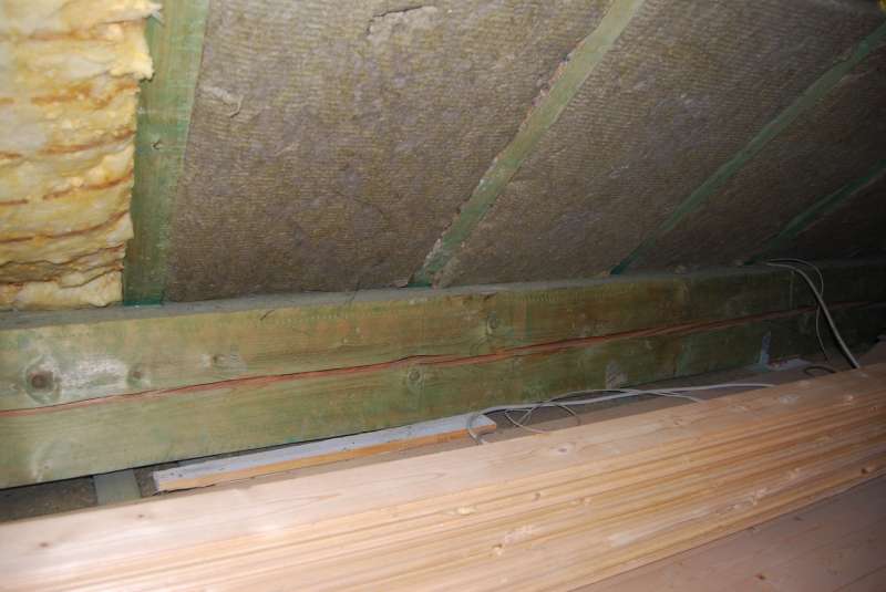 BAU.DE / BAU-Forum: 1. Bild zu Frage "Dachpfette gerissen: Ursachen, Risiken & Sofortma&szlig;nahmen zur Schadensbegrenzung?" im BAU-Forum "Dach"