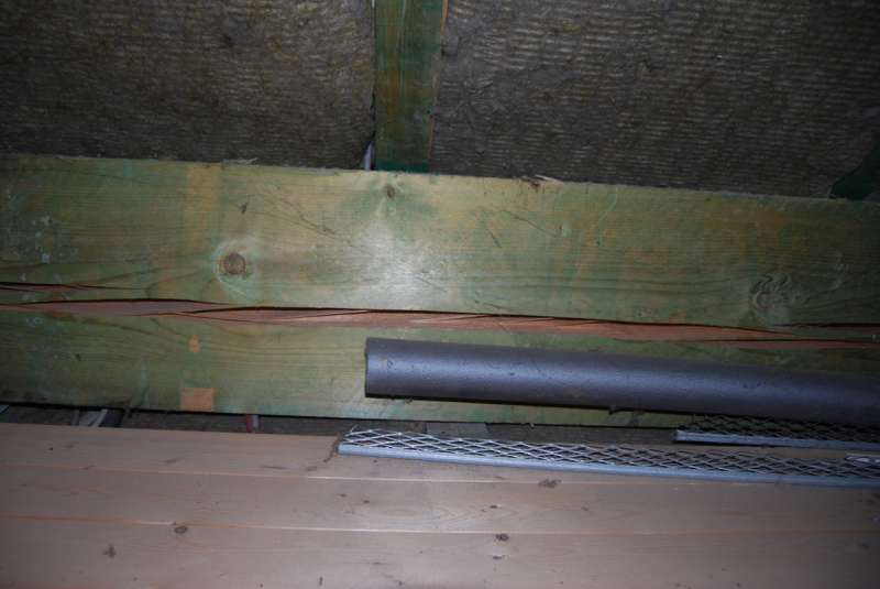 BAU.DE / BAU-Forum: 2. Bild zu Frage "Dachpfette gerissen: Ursachen, Risiken & Sofortma&szlig;nahmen zur Schadensbegrenzung?" im BAU-Forum "Dach"