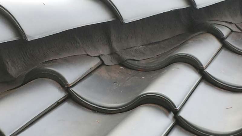 BAU.DE / BAU-Forum: 2. Bild zu Antwort "Walmdach: Gratziegel-&Uuml;berlappung &ndash; Optik vs. Haltbarkeit" auf die Frage "Walmdach Grat und Kehle: Ausf&uuml;hrung, Abdichtung & Ziegel-&Uuml;berlappung pr&uuml;fen!" im BAU-Forum "Dach"