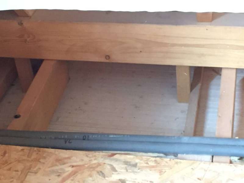 BAU.DE / BAU-Forum: 1. Bild zu Frage "Dachd&auml;mmung Problem: Dachvorsprung, Zwischensparrend&auml;mmung & Dampfbremse &ndash; L&ouml;sungen?" im BAU-Forum "Dach"