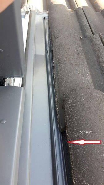 BAU.DE / BAU-Forum: 1. Bild zu Frage "Velux Dachfenster Austausch: Ist der Einbau korrekt? Dachpfannenabstand, Dämmung & Anschlussschürze prüfen" im BAU-Forum "Dach" BAU.DE / BAU-Forum: 1. Bild zu Frage "Velux Dachfenster Austausch: Ist der Einbau korrekt? Dachpfannenabstand, Dämmung & Anschlussschürze prüfen" im BAU-Forum "Dach"