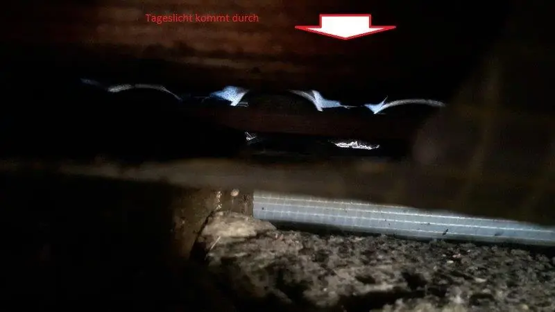 BAU.DE / BAU-Forum: 2. Bild zu Frage "Velux Dachfenster Austausch: Ist der Einbau korrekt? Dachpfannenabstand, Dämmung & Anschlussschürze prüfen" im BAU-Forum "Dach" BAU.DE / BAU-Forum: 2. Bild zu Frage "Velux Dachfenster Austausch: Ist der Einbau korrekt? Dachpfannenabstand, Dämmung & Anschlussschürze prüfen" im BAU-Forum "Dach"