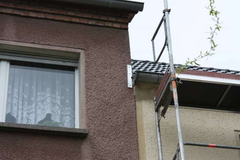 BAU.DE / BAU-Forum: 1. Bild zu Frage "Dachanschluss durch Nachbarn: Rechtliche Schritte, korrekte Ausführung & Folgen?" im BAU-Forum "Dach" BAU.DE / BAU-Forum: 1. Bild zu Frage "Dachanschluss durch Nachbarn: Rechtliche Schritte, korrekte Ausführung & Folgen?" im BAU-Forum "Dach"