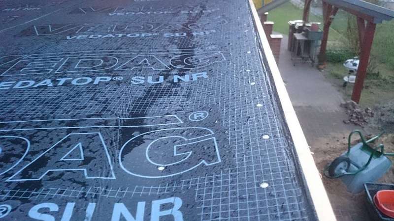 BAU.DE / BAU-Forum: 1. Bild zu Frage "Traufblech & Dachrinne: Nagelung, Positionierung &ndash; Was ist bei Flachdach-Carports korrekt?" im BAU-Forum "Dach"