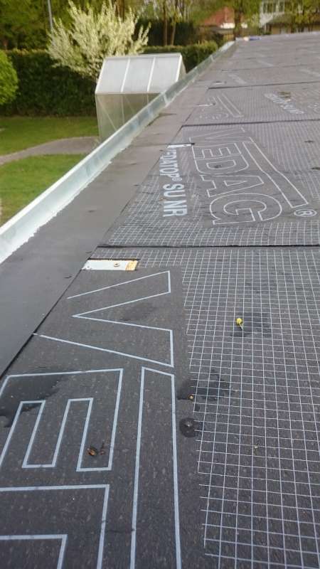 BAU.DE / BAU-Forum: 2. Bild zu Frage "Traufblech & Dachrinne: Nagelung, Positionierung &ndash; Was ist bei Flachdach-Carports korrekt?" im BAU-Forum "Dach"