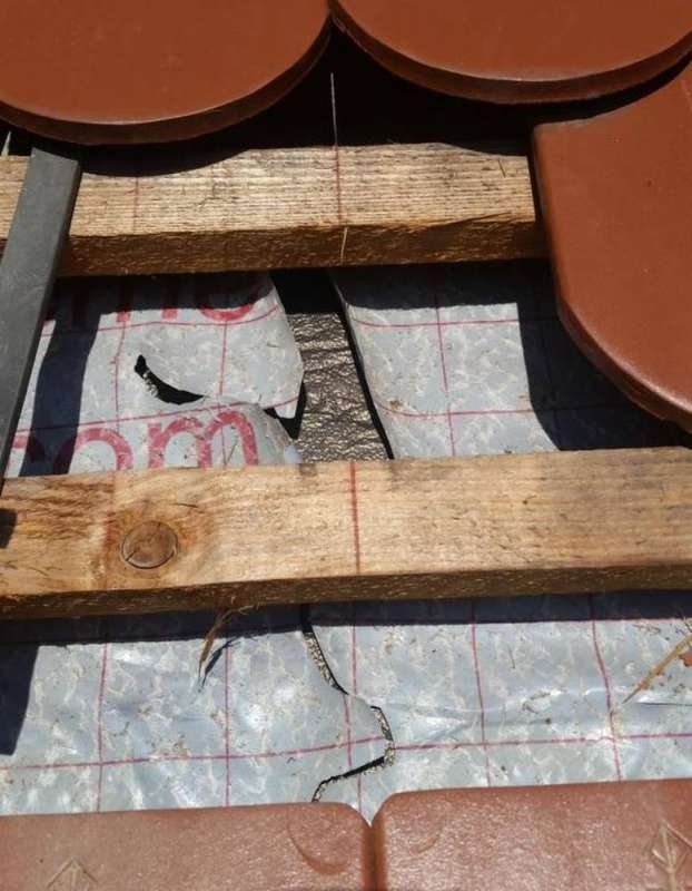 BAU.DE / BAU-Forum: 1. Bild zu Frage "PU-Aufsparrend&auml;mmung l&ouml;st sich auf: Ursachen, Sanierung & Risiken f&uuml;r Ihr Dach?" im BAU-Forum "Dach"