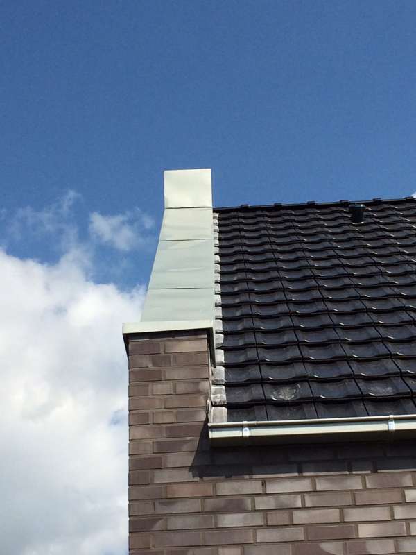 BAU.DE / BAU-Forum: 4. Bild zu Frage "Zinkverkleidung Dach: Dellen/Beulen nach Montage – Ursachen, Korrektur & Kosten?" im BAU-Forum "Dach" BAU.DE / BAU-Forum: 4. Bild zu Frage "Zinkverkleidung Dach: Dellen/Beulen nach Montage – Ursachen, Korrektur & Kosten?" im BAU-Forum "Dach"