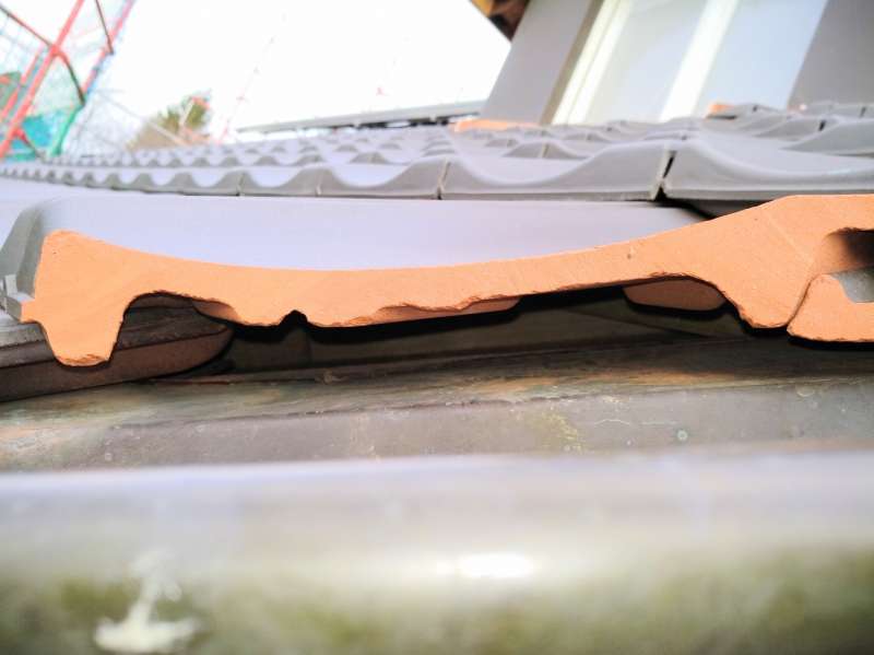 BAU.DE / BAU-Forum: 2. Bild zu Frage "Dachziegel schneiden: &Ouml;ffnungen schlie&szlig;en & Schutz vor Kleintieren &ndash; Kosten & Methoden" im BAU-Forum "Dach"