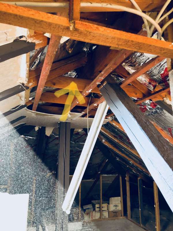 BAU.DE / BAU-Forum: 1. Bild zu Frage "Hallo, wir wollen das Dachgeschoss renovieren und..." im BAU-Forum "Dach" BAU.DE / BAU-Forum: 1. Bild zu Frage "Hallo, wir wollen das Dachgeschoss renovieren und..." im BAU-Forum "Dach"