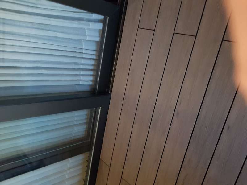 BAU.DE / BAU-Forum: 1. Bild zu Antwort "Abstand der WPC-Dielen zur Wand - Bilder" auf die Frage "Dachbalkon WPC-Dielen: Welcher Wandabstand ist nötig? Unkrautvlies sinnvoll?" im BAU-Forum "Dach" BAU.DE / BAU-Forum: 1. Bild zu Antwort "Abstand der WPC-Dielen zur Wand - Bilder" auf die Frage "Dachbalkon WPC-Dielen: Welcher Wandabstand ist nötig? Unkrautvlies sinnvoll?" im BAU-Forum "Dach"