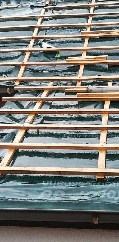 BAU.DE / BAU-Forum: 3. Bild zu Frage "plane während des unwetters der letzten Tage gelöst" im BAU-Forum "Dach" BAU.DE / BAU-Forum: 3. Bild zu Frage "plane während des unwetters der letzten Tage gelöst" im BAU-Forum "Dach"