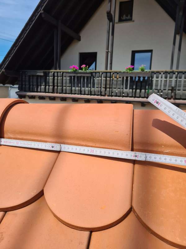 BAU.DE / BAU-Forum: 2. Bild zu Frage "Bestimmung eines Biberschwanz-Firstziegel" im BAU-Forum "Dach" BAU.DE / BAU-Forum: 2. Bild zu Frage "Bestimmung eines Biberschwanz-Firstziegel" im BAU-Forum "Dach"