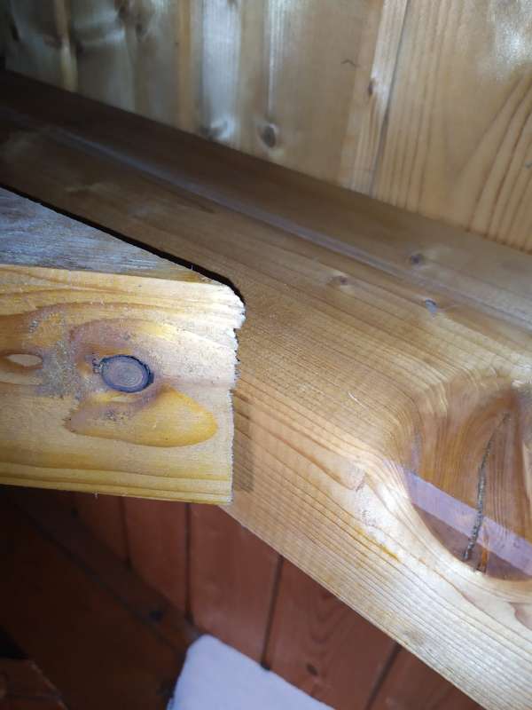 BAU.DE / BAU-Forum: 1. Bild zu Frage "Holzbalken liegen schief" im BAU-Forum "Dach" BAU.DE / BAU-Forum: 1. Bild zu Frage "Holzbalken liegen schief" im BAU-Forum "Dach"