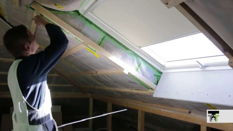 BAU.DE / BAU-Forum: 2. Bild zu Antwort "Ein Beispiel" auf die Frage "Aufsparrend&auml;mmung am Fensteranschluss: Fachgerechte Ausf&uuml;hrung pr&uuml;fen? Kosten & Risiken" im BAU-Forum "Dach"