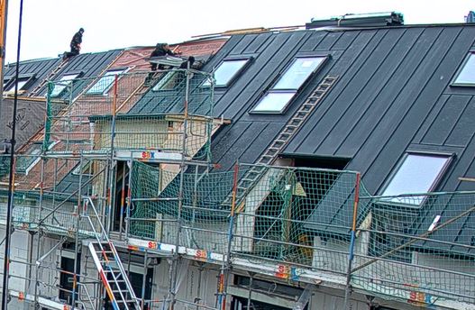 BAU.DE / BAU-Forum: 2. Bild zu Antwort "Dach" auf die Frage "Sandwichdach mit Wellen: Ursachen, Mangel oder Stand der Technik? Kostenlose Pr&uuml;fung!" im BAU-Forum "Dach"