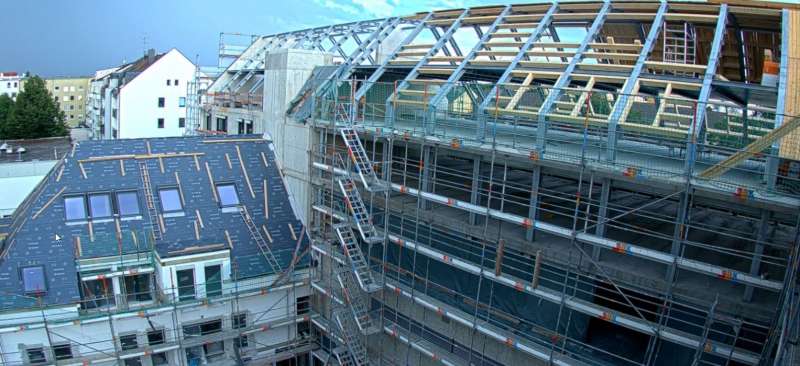 BAU.DE / BAU-Forum: 1. Bild zu Antwort "Weitere Bilder" auf die Frage "Sandwichdach mit Wellen: Ursachen, Mangel oder Stand der Technik? Kostenlose Pr&uuml;fung!" im BAU-Forum "Dach"