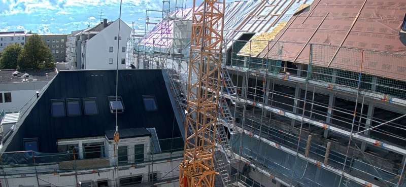 BAU.DE / BAU-Forum: 4. Bild zu Antwort "Weitere Bilder" auf die Frage "Sandwichdach mit Wellen: Ursachen, Mangel oder Stand der Technik? Kostenlose Pr&uuml;fung!" im BAU-Forum "Dach"