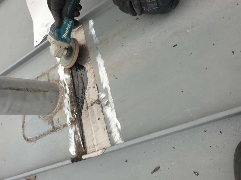 BAU.DE / BAU-Forum: 5. Bild zu Frage "Hilfe &nbsp;-&nbsp; M&auml;ngel am Pultdach &nbsp;-&nbsp; Regenwasser l&auml;uft rein" im BAU-Forum "Dach"