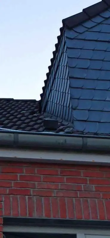 BAU.DE / BAU-Forum: 1. Bild zu Frage "Fragw&uuml;rdiger L&uuml;ftungziegel" im BAU-Forum "Dach"