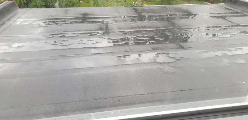 BAU.DE / BAU-Forum: 1. Bild zu Frage "Flachdach (Bitumen) zus&auml;tzlich abdecken" im BAU-Forum "Dach"