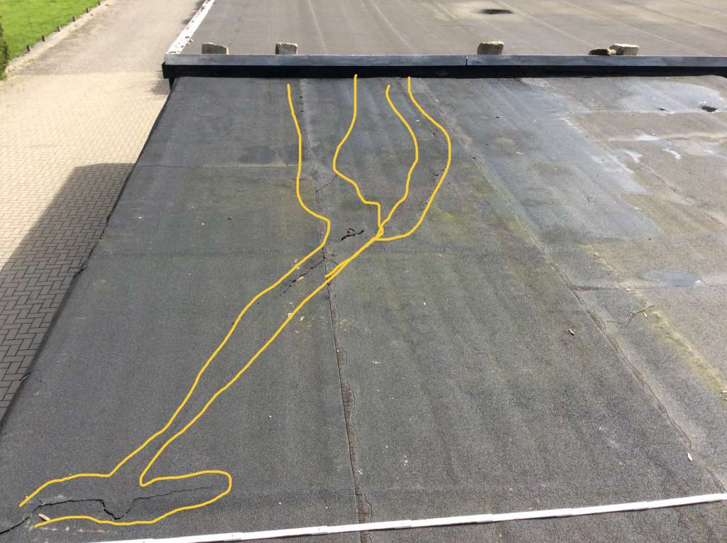 BAU.DE / BAU-Forum: 3. Bild zu Antwort "Flachdach Sanierung mit Bitumschweißbahnen" auf die Frage "Flachdachsanierung mit Bitumenschweißbahnen: Einfach überkleben oder komplett erneuern?" im BAU-Forum "Dach" BAU.DE / BAU-Forum: 3. Bild zu Antwort "Flachdach Sanierung mit Bitumschweißbahnen" auf die Frage "Flachdachsanierung mit Bitumenschweißbahnen: Einfach überkleben oder komplett erneuern?" im BAU-Forum "Dach"