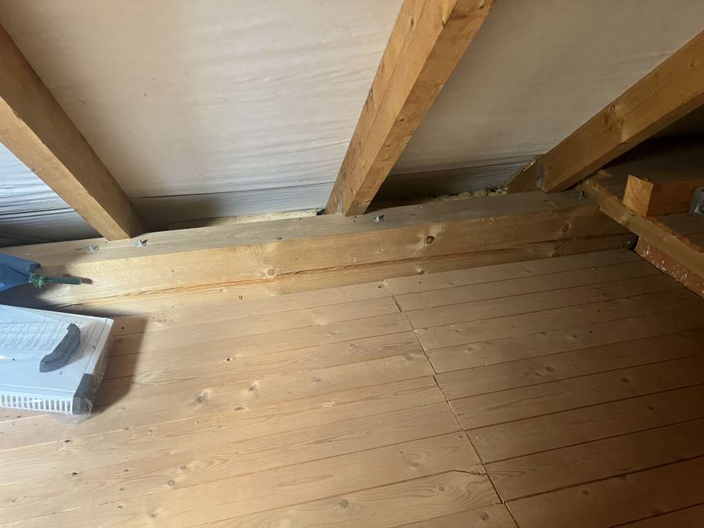 BAU.DE / BAU-Forum: 1. Bild zu Frage "Reperatur Unterspannbahn" im BAU-Forum "Dach" BAU.DE / BAU-Forum: 1. Bild zu Frage "Reperatur Unterspannbahn" im BAU-Forum "Dach"