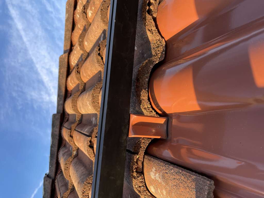 BAU.DE / BAU-Forum: 2. Bild zu Antwort "Braas Taunus: Bilder zur Demontage der Dachfirstziegel Analyse" auf die Frage "Braas Taunus Dachfirstziegel demontieren: Anleitung für Lehmann Aufdachmodul Montage?" im BAU-Forum "Dach" BAU.DE / BAU-Forum: 2. Bild zu Antwort "Braas Taunus: Bilder zur Demontage der Dachfirstziegel Analyse" auf die Frage "Braas Taunus Dachfirstziegel demontieren: Anleitung für Lehmann Aufdachmodul Montage?" im BAU-Forum "Dach"