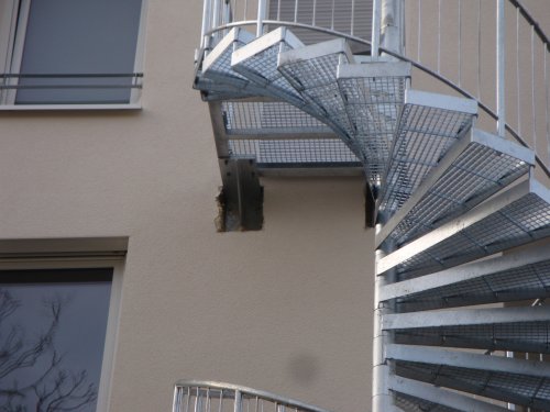 BAU.DE / BAU-Forum: 1. Bild zu Frage "Wärmedämmung durchbrochen für Stahlkonsole: Wärmebrücke, Statik & Folgen?" im BAU-Forum "Energieeinsparverordnung EnEV" BAU.DE / BAU-Forum: 1. Bild zu Frage "Wärmedämmung durchbrochen für Stahlkonsole: Wärmebrücke, Statik & Folgen?" im BAU-Forum "Energieeinsparverordnung EnEV"