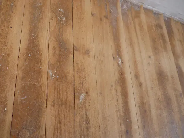 BAU.DE / BAU-Forum: 1. Bild zu Frage "Dielenboden behandeln: &Ouml;len, Wachsen oder Lackieren? Tipps f&uuml;r Reinigung & Pflege" im BAU-Forum "Estrich und Bodenbel&auml;ge"