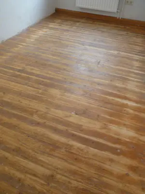 BAU.DE / BAU-Forum: 4. Bild zu Frage "Dielenboden behandeln: &Ouml;len, Wachsen oder Lackieren? Tipps f&uuml;r Reinigung & Pflege" im BAU-Forum "Estrich und Bodenbel&auml;ge"