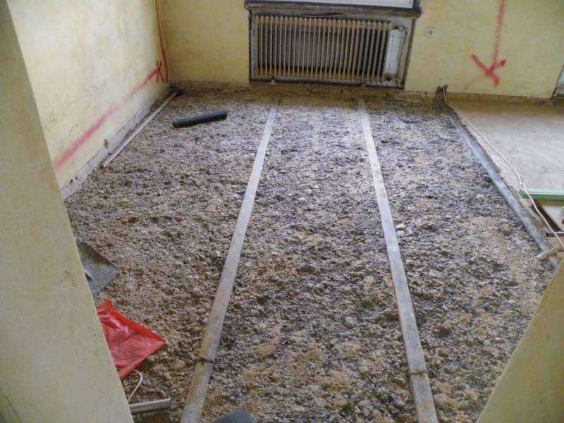 BAU.DE / BAU-Forum: 2. Bild zu Frage "Ausgleichsmasse auf Ausgleichsmasse?" im BAU-Forum "Estrich und Bodenbel&auml;ge"