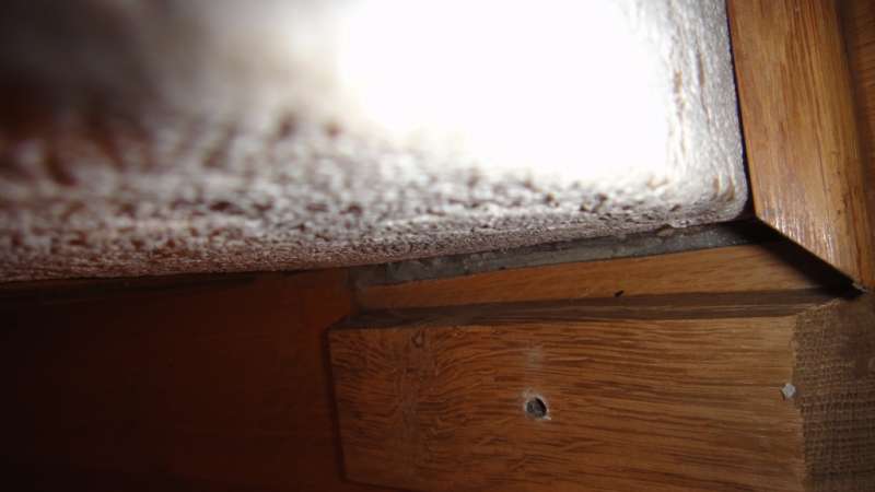 BAU.DE / BAU-Forum: 3. Bild zu Frage "Asbest im Bodenbelag und Wand erkennen.. Ratlos." im BAU-Forum "Estrich und Bodenbel&auml;ge"