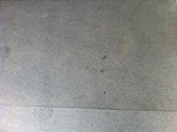 BAU.DE / BAU-Forum: 3. Bild zu Antwort "Fotos" auf die Frage "Padang Treppenstufen: Nat&uuml;rliche Strukturen, Flecken & Unregelm&auml;&szlig;igkeiten &ndash; Was ist normal?" im BAU-Forum "Estrich und Bodenbel&auml;ge"