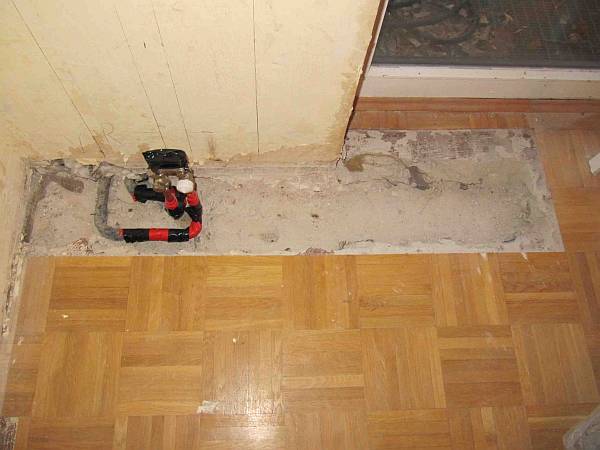 BAU.DE / BAU-Forum: 1. Bild zu Frage "Estrich-Reparatur mit Zementm&ouml;rtel?" im BAU-Forum "Estrich und Bodenbel&auml;ge"