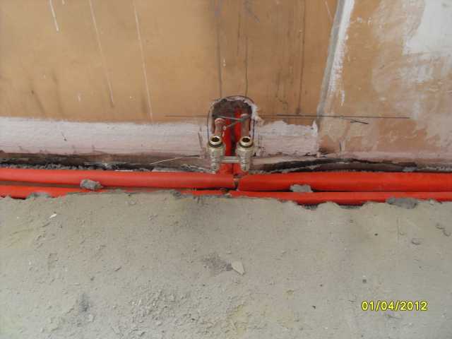 BAU.DE / BAU-Forum: 1. Bild zu Frage "Neue Heizungsrohre verlegt, Estrich reparieren" im BAU-Forum "Estrich und Bodenbel&auml;ge"