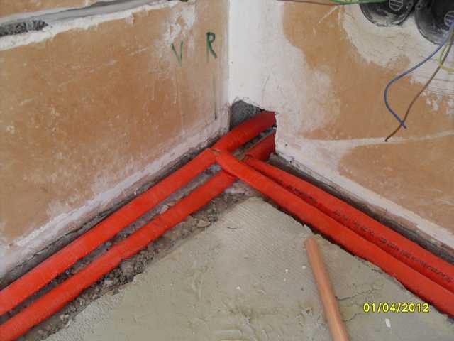 BAU.DE / BAU-Forum: 1. Bild zu Antwort "Noch eins vergessen" auf die Frage "Estrich reparieren nach Heizungsrohrverlegung: Anleitung, Material & Kosten sparen?" im BAU-Forum "Estrich und Bodenbel&auml;ge"