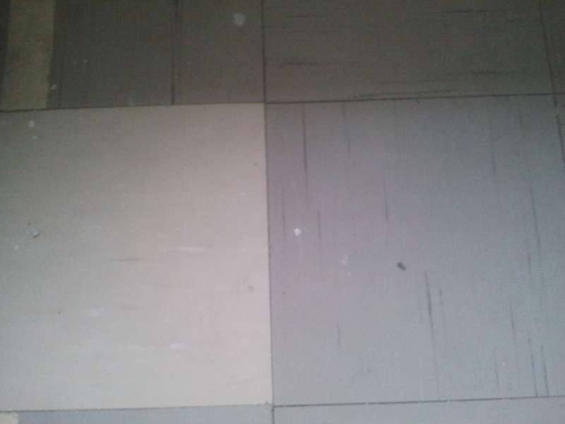 BAU.DE / BAU-Forum: 3. Bild zu Frage "Hilfe: Asbest? PVC Platten 30 x 30 in der Wohnung BJ 1981 &nbsp;-&nbsp; Deutsche Annington &nbsp;-&nbsp; Ben&ouml;tige Rat bitte" im BAU-Forum "Estrich und Bodenbel&auml;ge"
