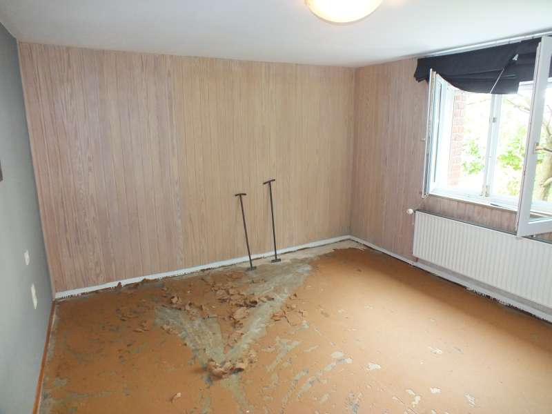 BAU.DE / BAU-Forum: 1. Bild zu Frage "Ben&ouml;tige Rat, PVC/Linoleum Boden entfernt!" im BAU-Forum "Estrich und Bodenbel&auml;ge"