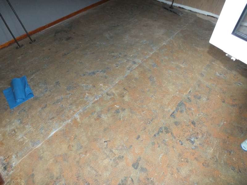 BAU.DE / BAU-Forum: 3. Bild zu Frage "Ben&ouml;tige Rat, PVC/Linoleum Boden entfernt!" im BAU-Forum "Estrich und Bodenbel&auml;ge"
