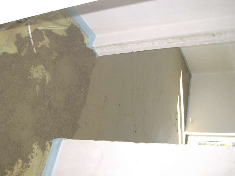 BAU.DE / BAU-Forum: 1. Bild zu Antwort "vielleicht helfen die zwei Fotos..." auf die Frage "Anschlussfugen mit M&ouml;rtel statt Silikon: Schallprobleme, Sanierung & Alternativen?" im BAU-Forum "Estrich und Bodenbel&auml;ge"