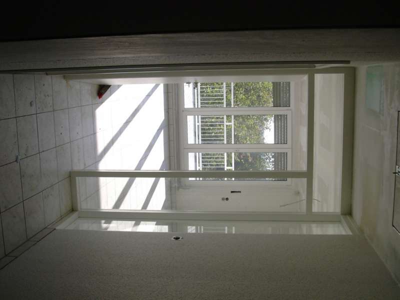 BAU.DE / BAU-Forum: 2. Bild zu Antwort "vielleicht helfen die zwei Fotos..." auf die Frage "Anschlussfugen mit M&ouml;rtel statt Silikon: Schallprobleme, Sanierung & Alternativen?" im BAU-Forum "Estrich und Bodenbel&auml;ge"