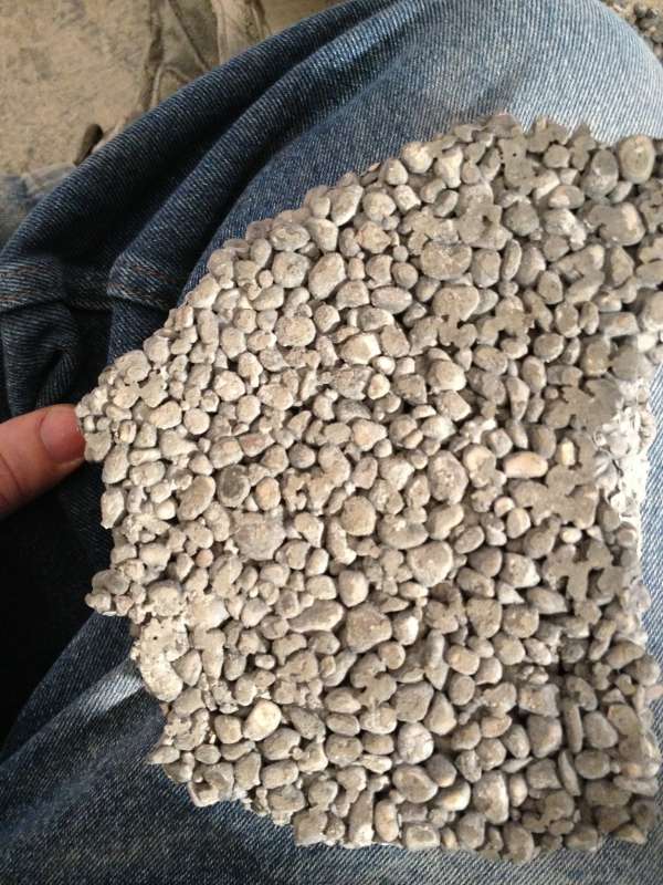 BAU.DE / BAU-Forum: 2. Bild zu Frage "Um welchen Aufbau handelt es sich hier" im BAU-Forum "Estrich und Bodenbel&auml;ge"