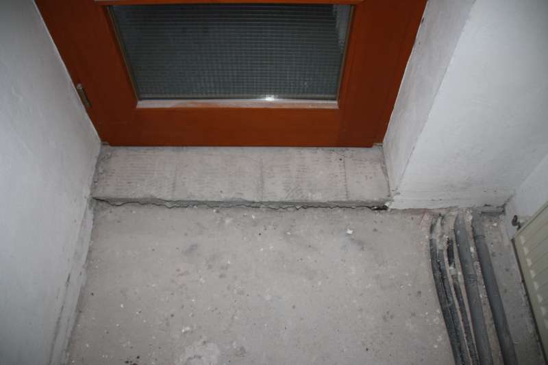 BAU.DE / BAU-Forum: 1. Bild zu Frage "Anschluss Estrich an Haust&uuml;r" im BAU-Forum "Estrich und Bodenbel&auml;ge"