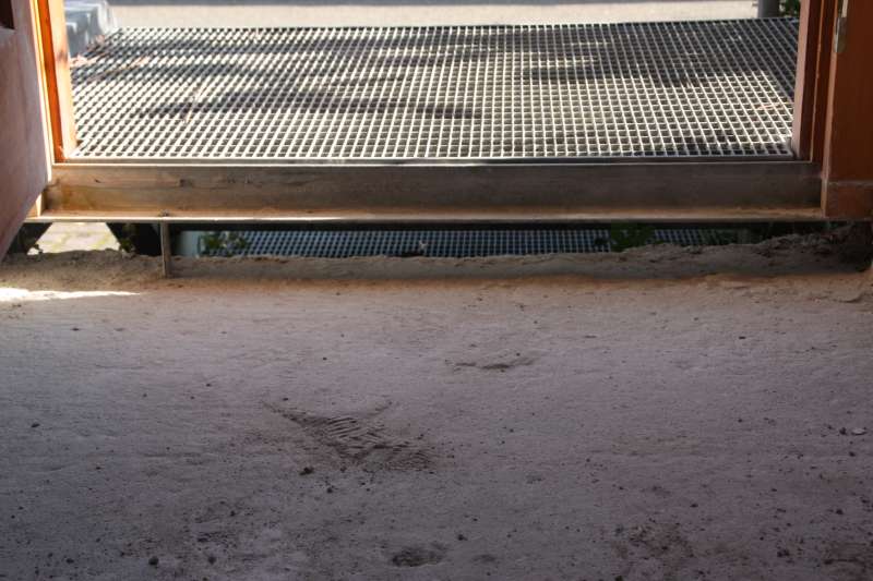 BAU.DE / BAU-Forum: 4. Bild zu Frage "Anschluss Estrich an Haust&uuml;r" im BAU-Forum "Estrich und Bodenbel&auml;ge"