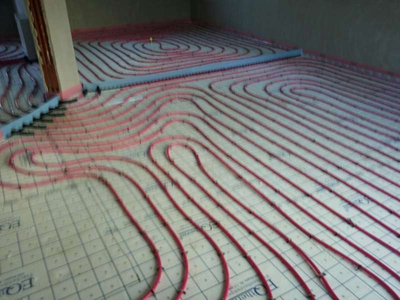 BAU.DE / BAU-Forum: 2. Bild zu Frage "Estrich senkt sich und knackt in den Ecken und an der Dehnfuge" im BAU-Forum "Estrich und Bodenbel&auml;ge"