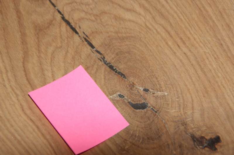 BAU.DE / BAU-Forum: 2. Bild zu Frage "Parkett mit mangelhafter Verkittung der Astl&ouml;cher (?)" im BAU-Forum "Estrich und Bodenbel&auml;ge"