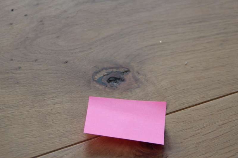 BAU.DE / BAU-Forum: 3. Bild zu Frage "Parkett mit mangelhafter Verkittung der Astl&ouml;cher (?)" im BAU-Forum "Estrich und Bodenbel&auml;ge"