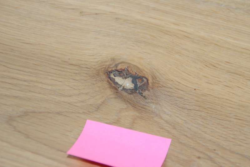 BAU.DE / BAU-Forum: 5. Bild zu Frage "Parkett mit mangelhafter Verkittung der Astl&ouml;cher (?)" im BAU-Forum "Estrich und Bodenbel&auml;ge"