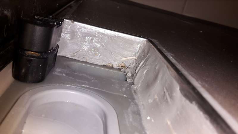 BAU.DE / BAU-Forum: 1. Bild zu Antwort "Leider beim Wechsel nicht dabei gewesen" auf die Frage "Verbundabdichtung nach Fliesentausch: Funktion, Risiken & korrekte Ausf&uuml;hrung?" im BAU-Forum "Estrich und Bodenbel&auml;ge"